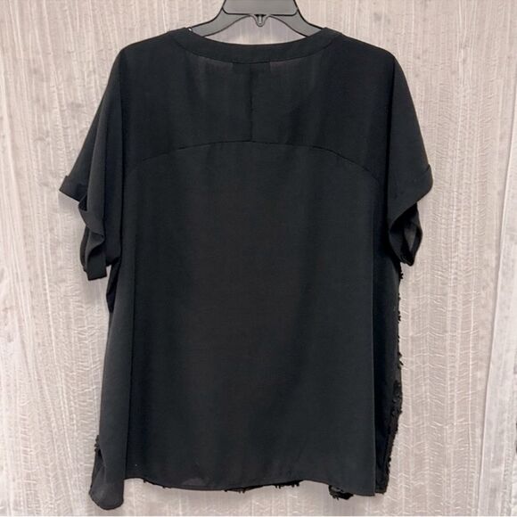 F21+ 2X Black Crewneck Short Sleeve Patch Floral Embroidered Front Sheer Top - Picture 2 of 9